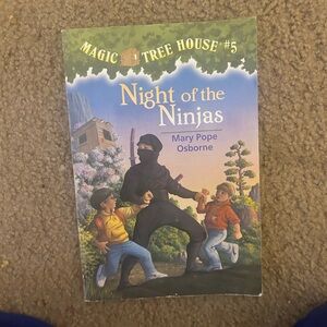 Magic Tree House #5: Night of the Ninjas Book